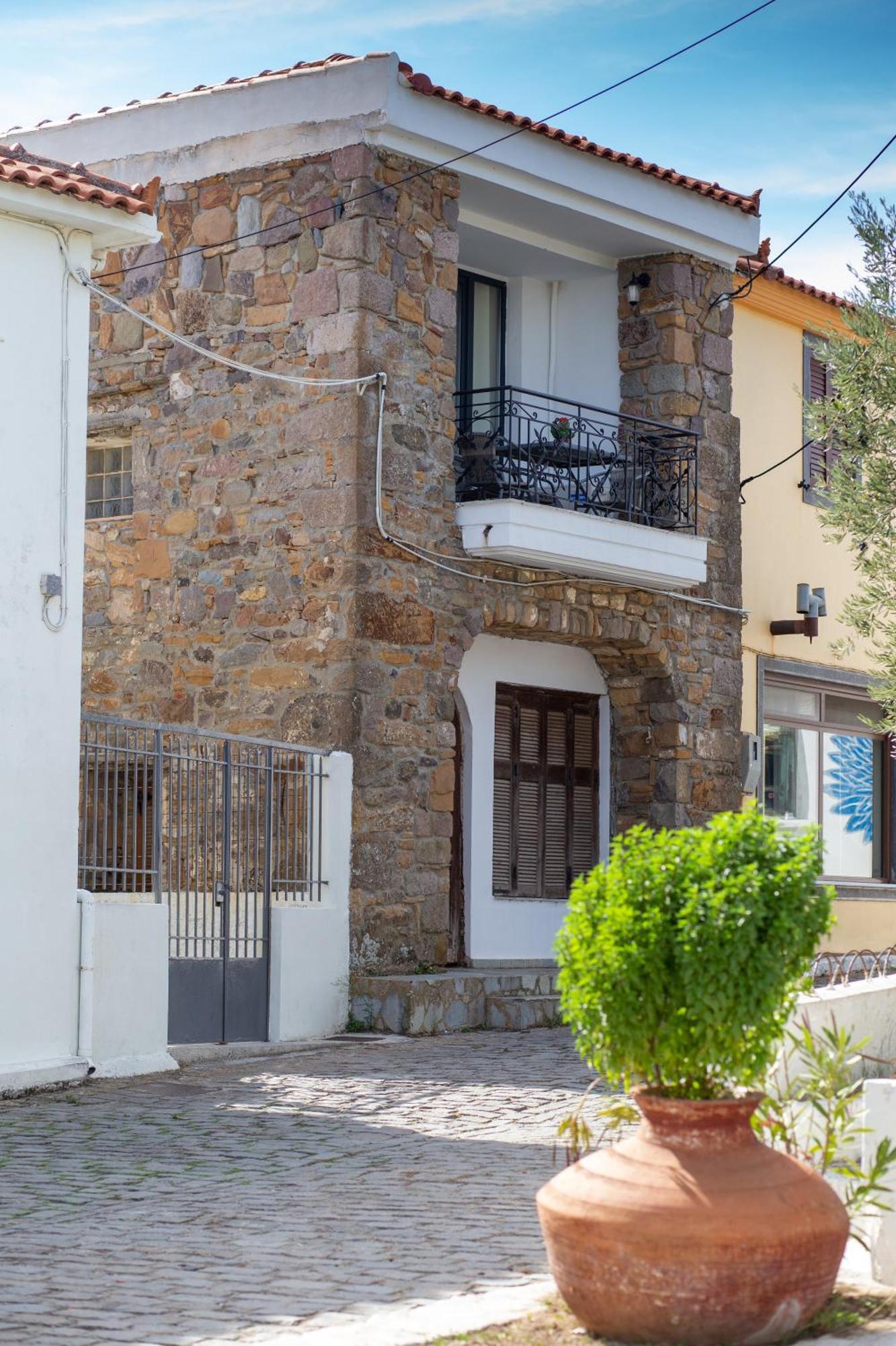 Apartment Traditional Stone House